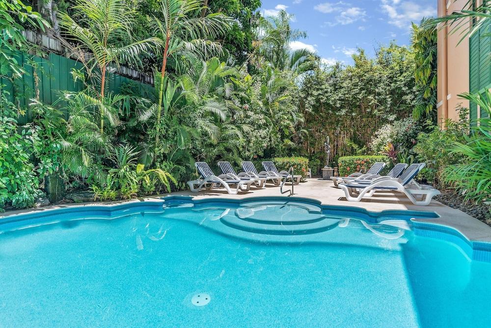 Martinique On Macrossan Aparthotel Port Douglas Bagian luar foto