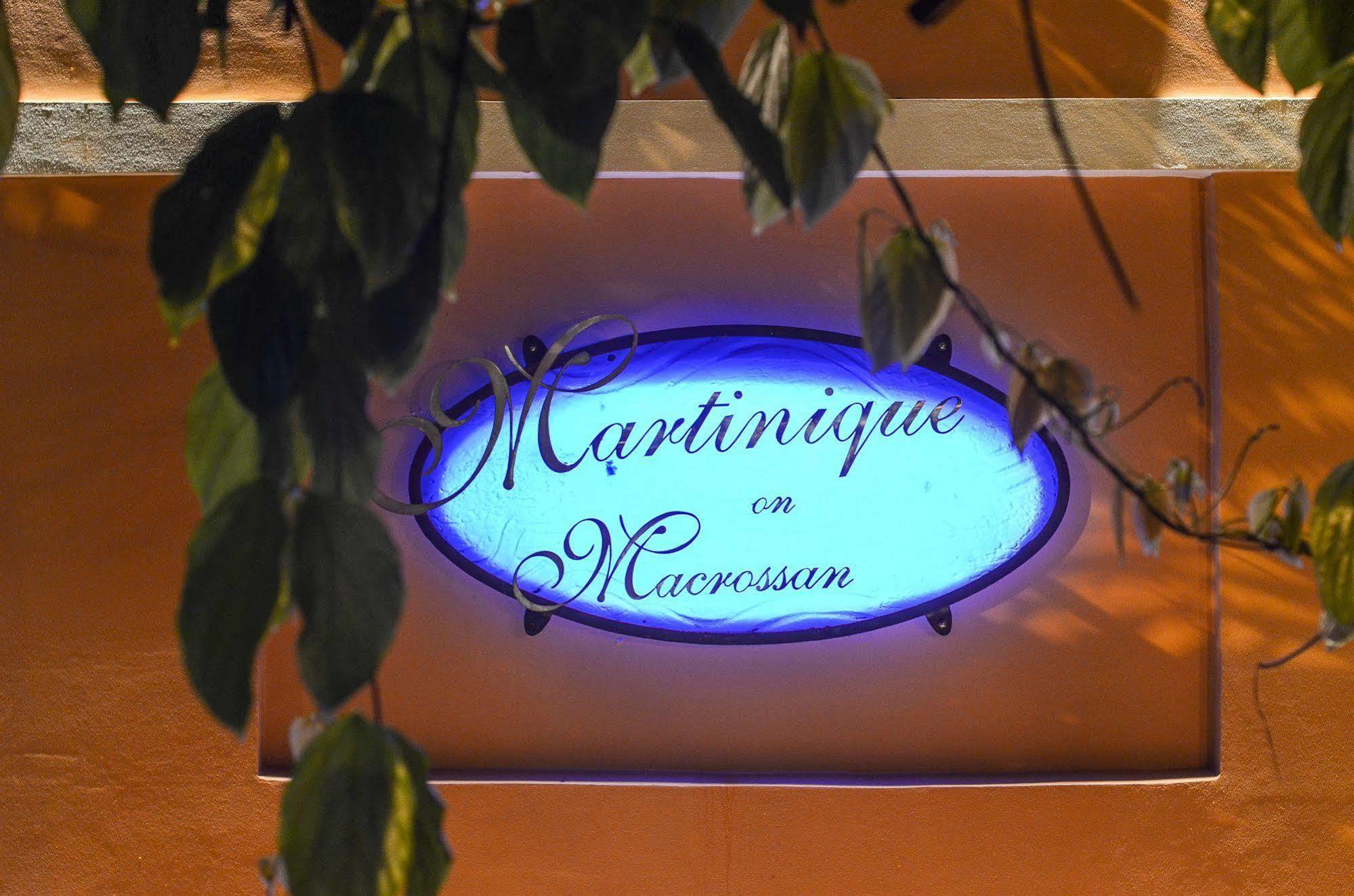 Martinique On Macrossan Aparthotel Port Douglas Bagian luar foto