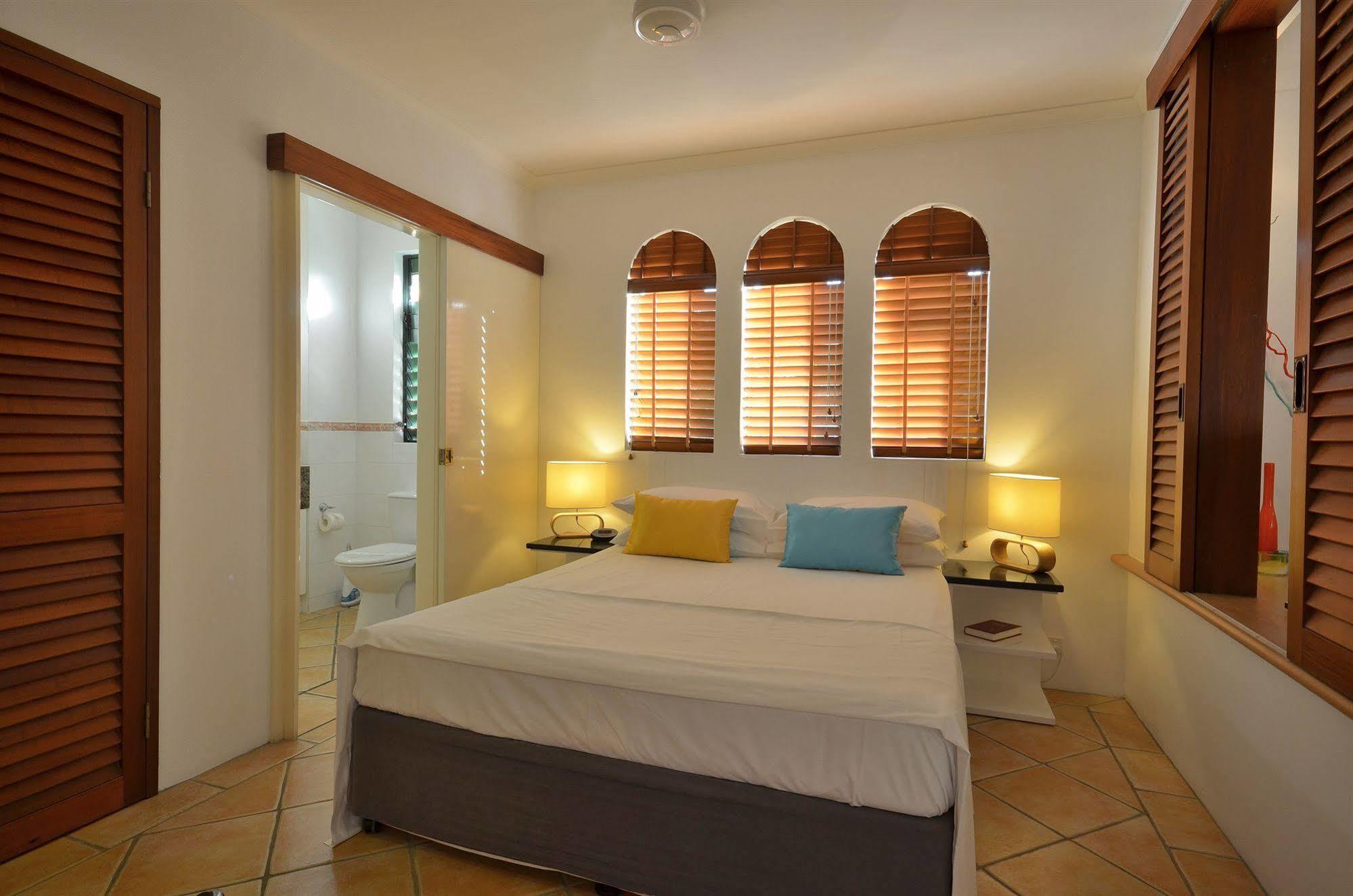 Martinique On Macrossan Aparthotel Port Douglas Bagian luar foto