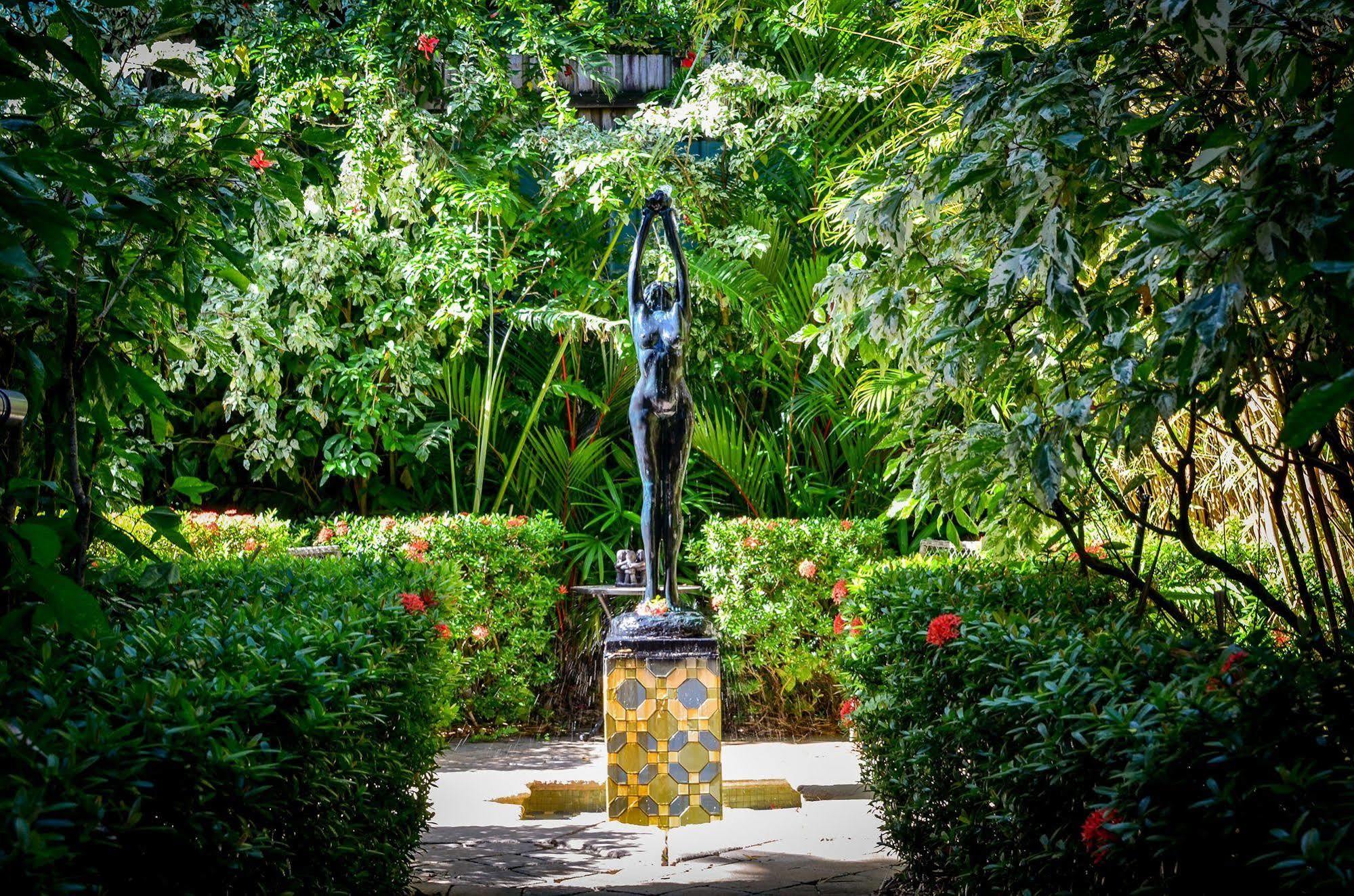 Martinique On Macrossan Aparthotel Port Douglas Bagian luar foto